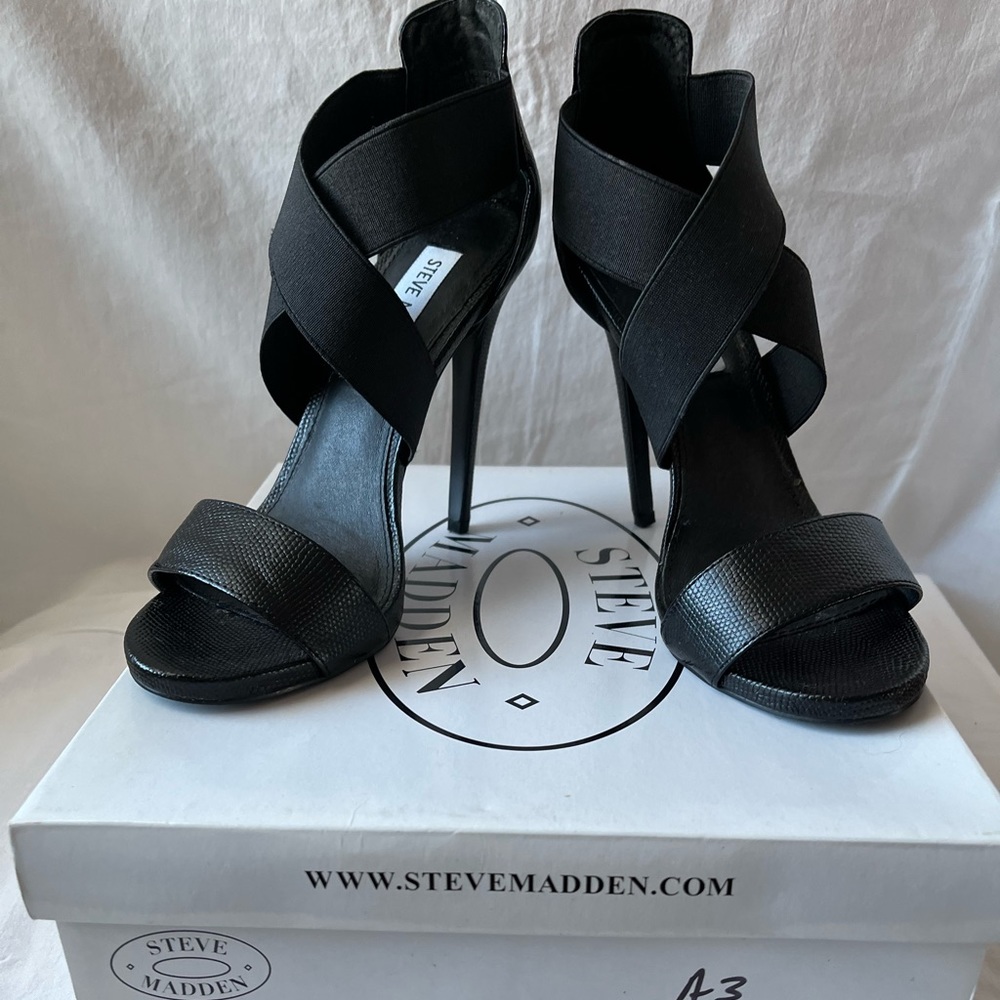 Steve Madden Marla Leather heels . Size 7 , comes with original box. 4” heels.